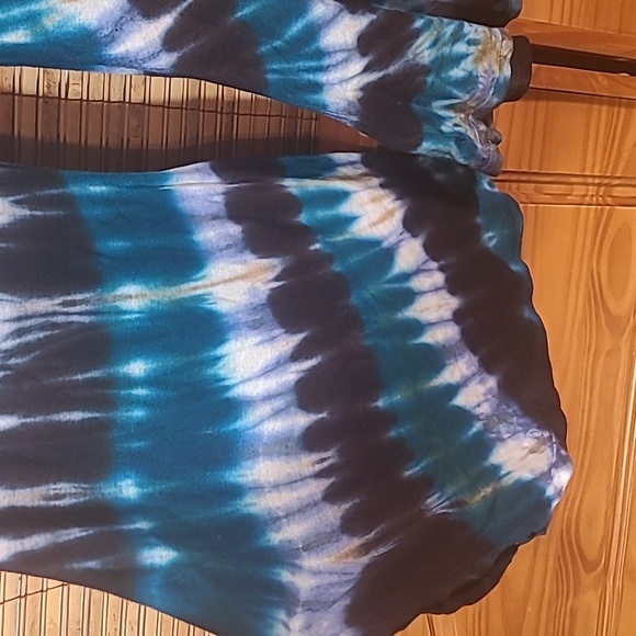 Tie-dyed Teal & Navy Flaired Leggings - Picture 4 of 12